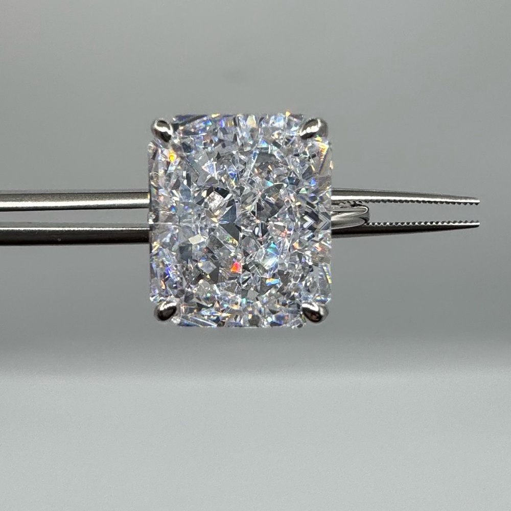 18k 7ct Radiant Cut Ring - Picture 14 of 16